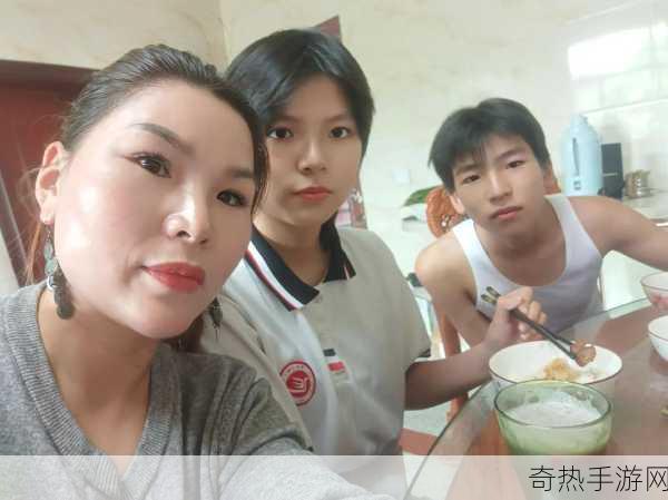 顾家三个女儿一锅烩大团圆-顾家三姐妹欢聚一堂，温馨家庭情深似海