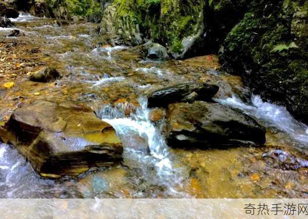 两峰夹小溪地湿又无泥诗小说-山间双峰夹小溪，湿润无泥藏清幽